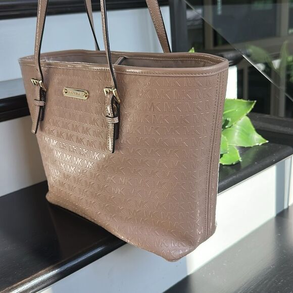 Michael Kors, genuine leather, like new jet set tote, shoulder handbag purse - Picture 2 of 10